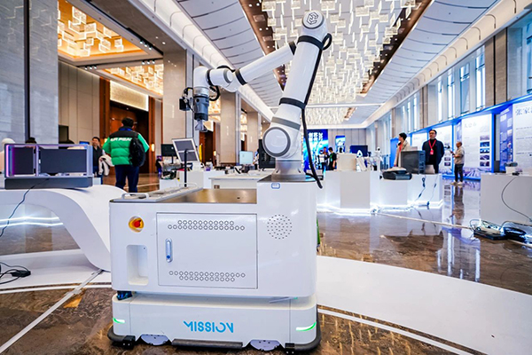 艾利特機(jī)器人攜CNC上下料復(fù)合機(jī)器人整站解決方案